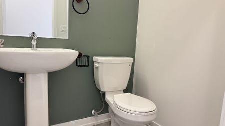 For Lease - 120 Knott End Crescent, Newmarket, Ontario - Photo 3