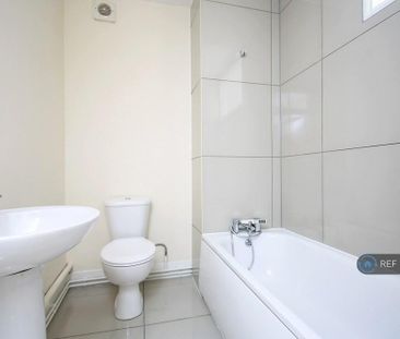 2 bedroom maisonette to rent - Photo 2