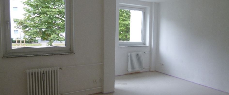 Großzügig und elegant: Stilvolle Erdgeschoss-Wohnung mit Design-Boden und Einbauküche - Photo 1