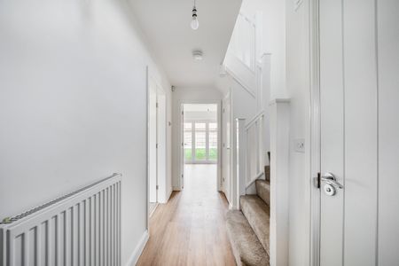 Upton hall crescent, Upton - Photo 2