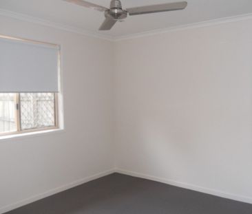 LARGE FAMILY HOME! - Photo 1