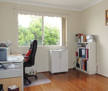Impressive Large Full Brick Townhouse - Photo 3