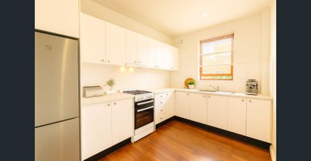 Stylish, sunlit living in Wareemba's village heart. - Photo 5