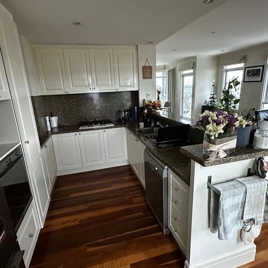 Port Melbourne - Photo 1