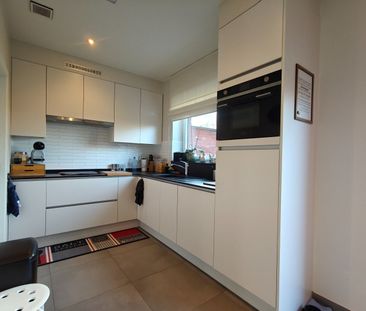 Halfopen bebouwing met drie slaapkamers, tuin en garage - Photo 3