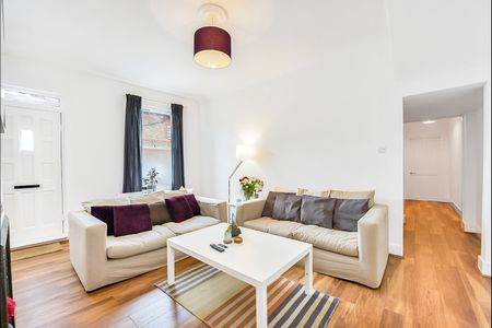 2 Bed Flat, Franciscan Road, SW17 - Photo 3