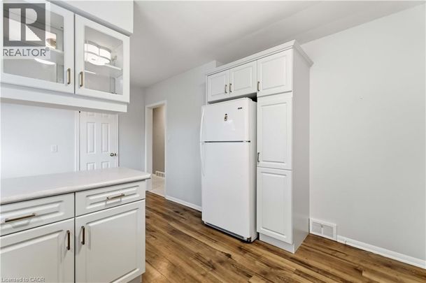 4 REGINA Avenue, St. Catharines, Ontario, L2M3G6 - Photo 1