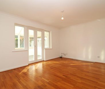 4 bedroom detached house to rent - Photo 2