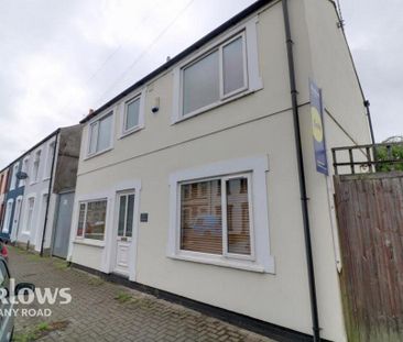 2 bedroom coach house to rent - Photo 1