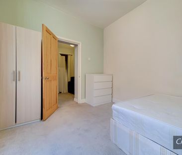 Mile End Road, London - Photo 6