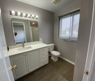 For Lease - 11 Landover Crescent, Kanata, Ontario - Photo 3