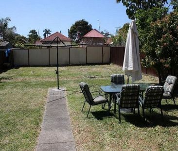 Spacious 4 Bedroom Home - Photo 6