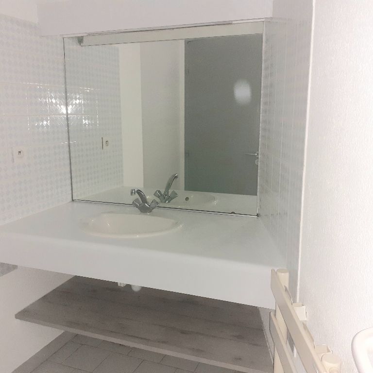 Location Appartement 3 pièces 82m² NIMES 30000 - Photo 1