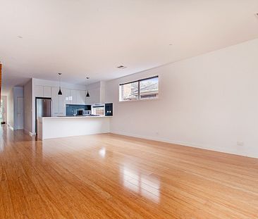 Luxury living on the waters edge - Photo 5