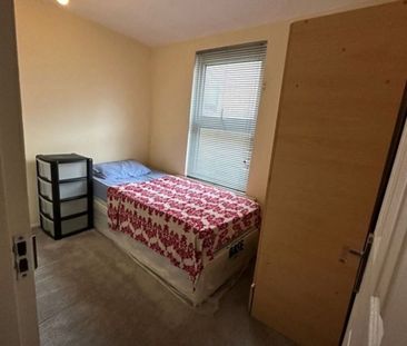 Room in a Shared House, Westbury Road, E7 - Photo 2