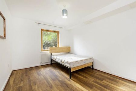 large 1 bedroom property with garden within a secure new build in Hornsey - Photo 4