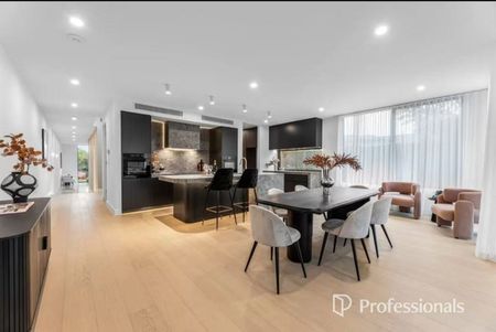 Brand New Luxury Living - Photo 3