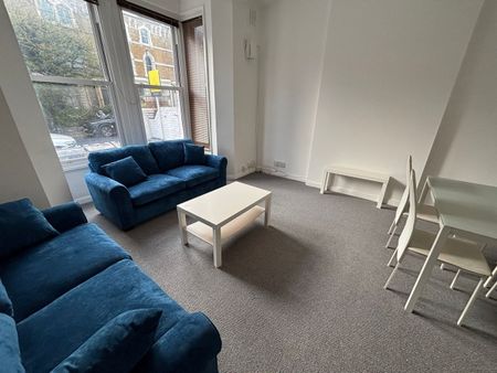 Room in a Shared Flat, Endlesham Road, SW12 - Photo 3
