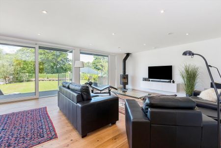 4 bedroom detached house to rent - Photo 2