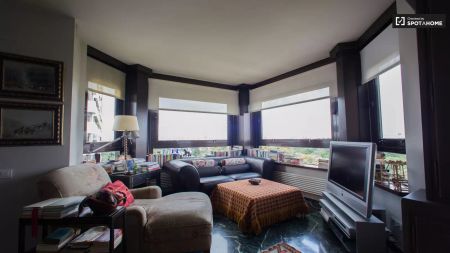 Double bed in Room in a shared 2-bedroom apartment for rent in Trinitat, professionals only - Foto 5