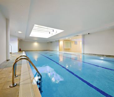 2 bed flat to rent in Royal Connaught Drive, Bushey, WD23 - Photo 2