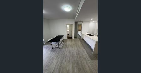 🏡 Modern 2Bed + Study Garden Apartment | Walk to Green Square | Direct Bus to UNSW & USYD! Available From 20/11/2025 To 05/02/2026. - Photo 3