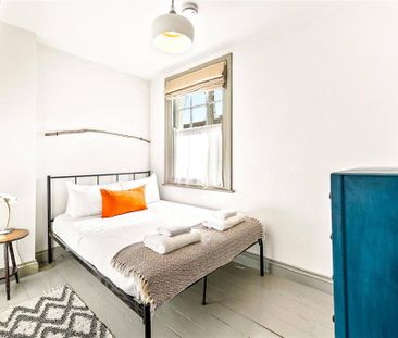 4 bedroom end of terrace house to rent - Photo 1