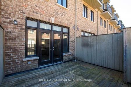 Condo Townhouse For Lease | W9232889 - Photo 2