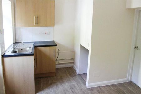 2 bedroom terraced house to rent - Photo 4