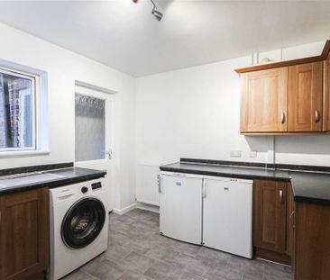 3 bedroom detached house to rent - Photo 4