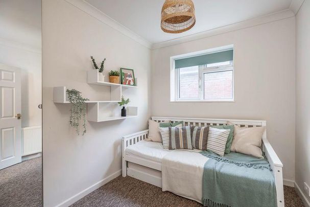 2 bedroom property to rent - Photo 1