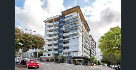 Top Floor Apartment with Sunny North-Facing Views - Photo 3