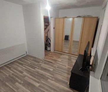 Clacton Road, London, E17 - Photo 2