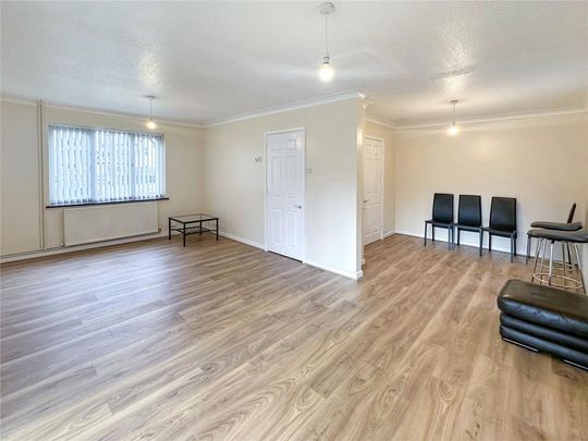 4 bedroom detached house to rent - Photo 1