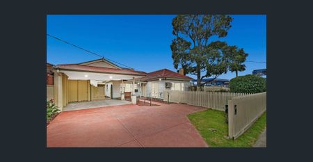 Corner Comfort Meets Everyday Convenience - Photo 4