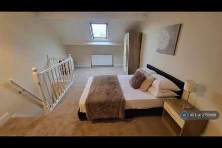 1 bedroom in a house share to rent - Photo 2