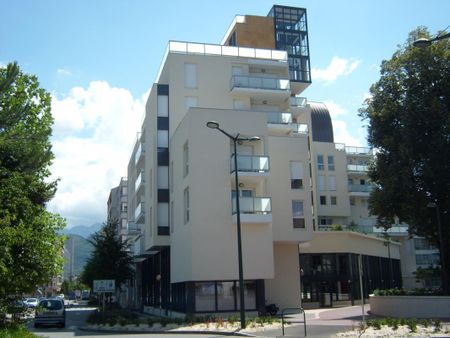 Location Appartement 3 pièces 81m² ANNECY 74000 - Photo 4