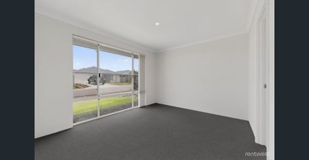 MODERN COMFORT, PERFECT LOCATION - Photo 3