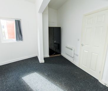 1 Bed Flat, Dovercastle, NG7 - Photo 2