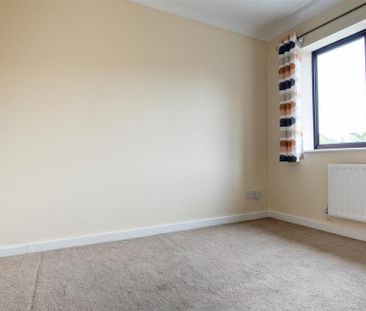 2 bedroom semi-detached house to rent - Photo 4