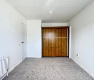 4 bedroom semi-detached house to rent - Photo 5