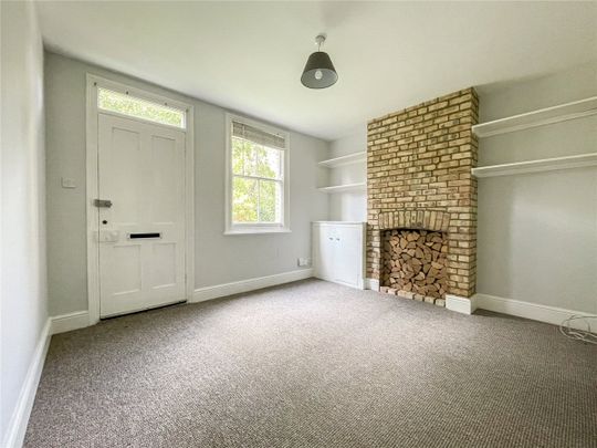 Well presented 2 bedroom mid terraced house situated in the popular Village of Histon. GCH. Off Street Parking. Walking Distance to High Street. Unfurnished. - Photo 1