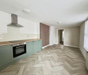 2 bedroom Flat To Let - Photo 3
