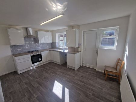 Wolsey Close, Radcliffe - Photo 2