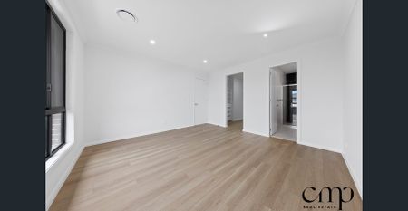 Brand New Luxury 5 Bedroom Home in Prime Location - Photo 3