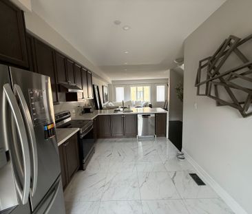 For Lease - 30 Vantage Loop Avenue Unit# MAIN, Newmarket, Ontario - Photo 1