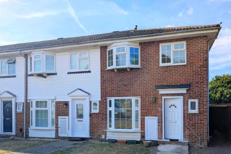 3 bedroom end of terrace house to rent - Photo 4