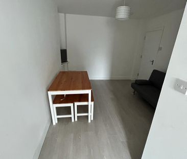 Room For Rent Queen Street, Pontypridd - Photo 2