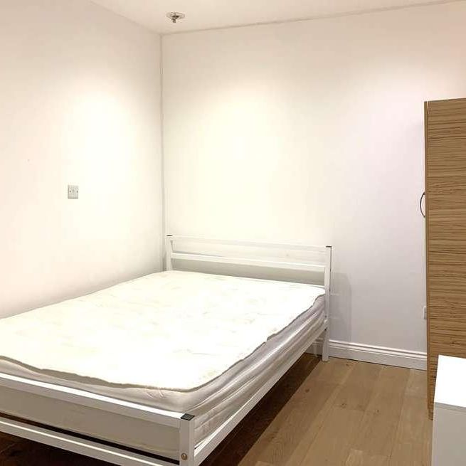 Holloway Road, Holloway, N7 - Photo 1