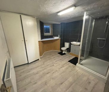 3 bedroom end of terrace house to rent - Photo 4